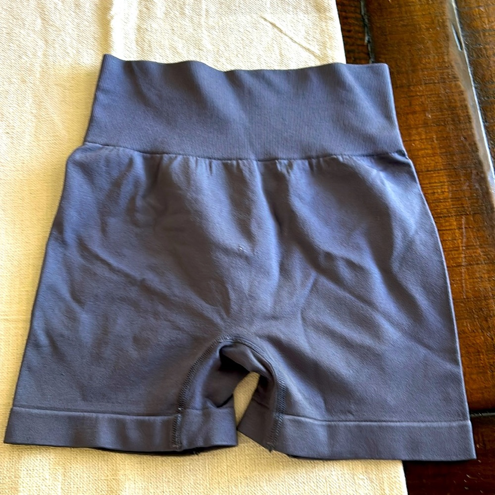 HIGH WAISTED SHORTS SIZE S